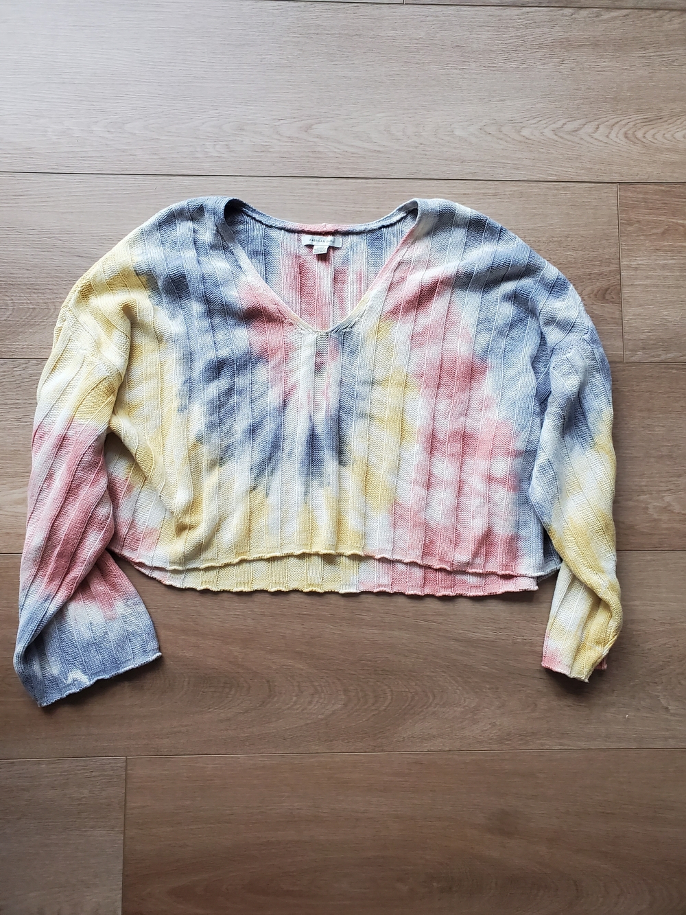 American Eagle Outfitters Pastel Tie-Dye V‑Neck Cropped Sweater